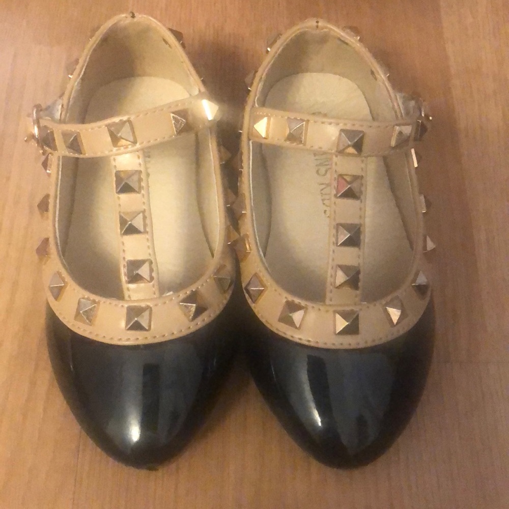 Toddler dress up shoes size 5. Selling as a bundle